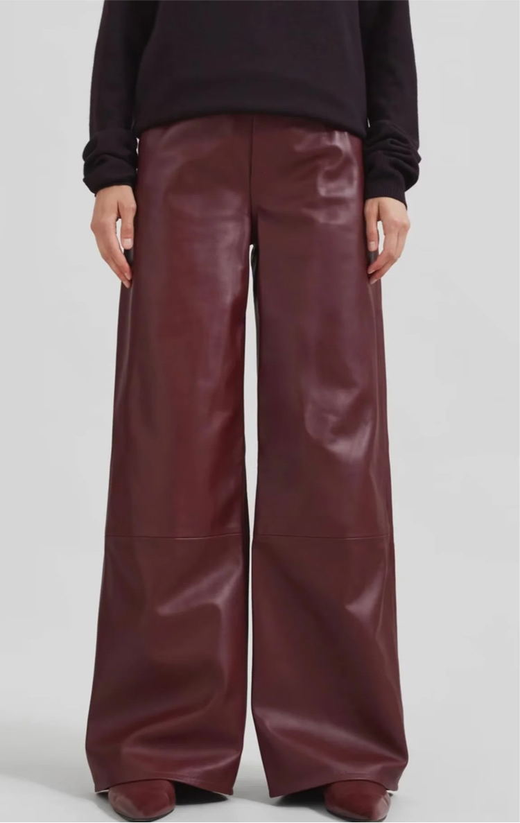 PANTALON EFECTO PIEL TINTO