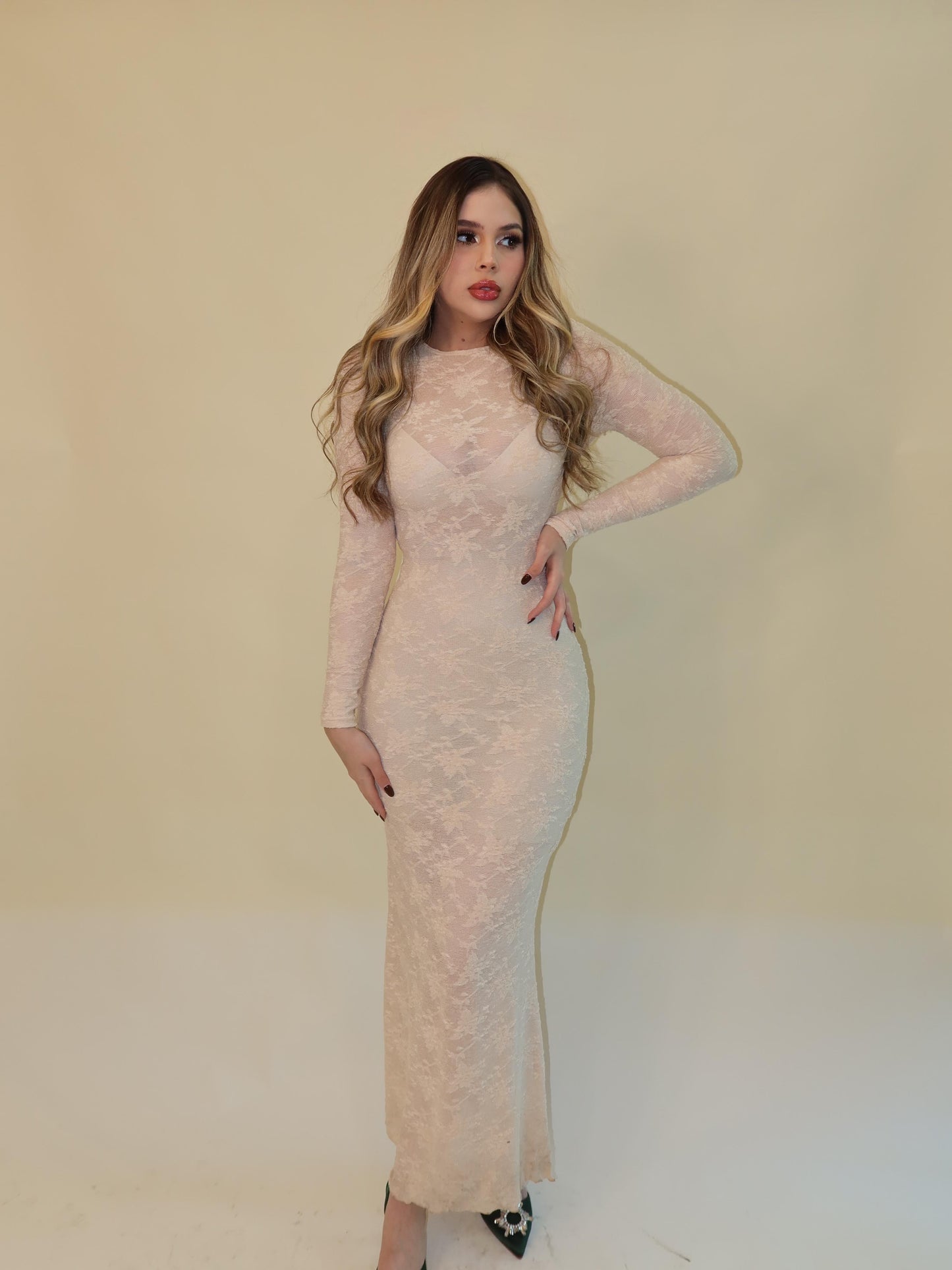 VESTIDO ENCAJE NUDE