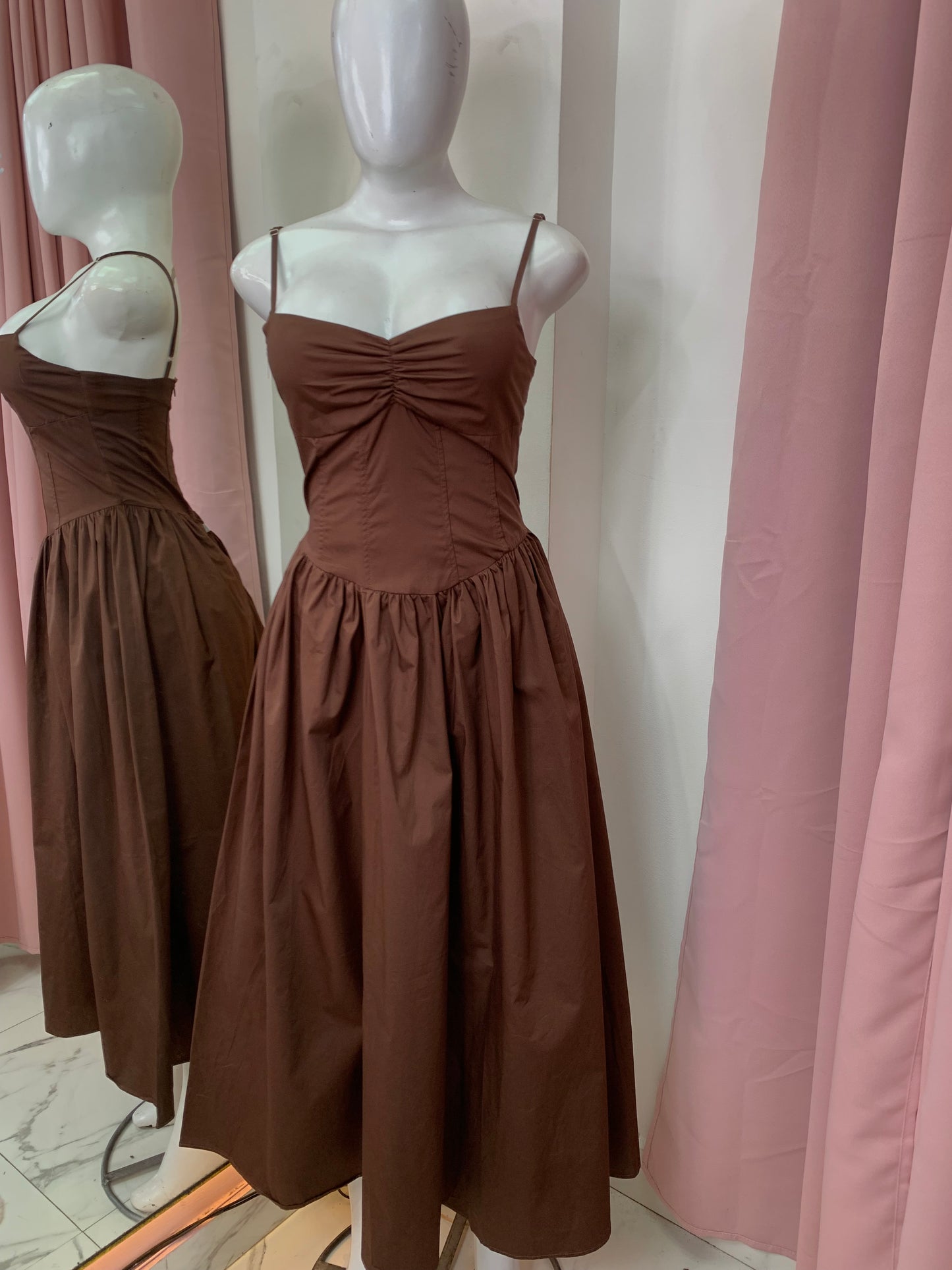 VESTIDO MIDI BEATRIZ CAFÉ