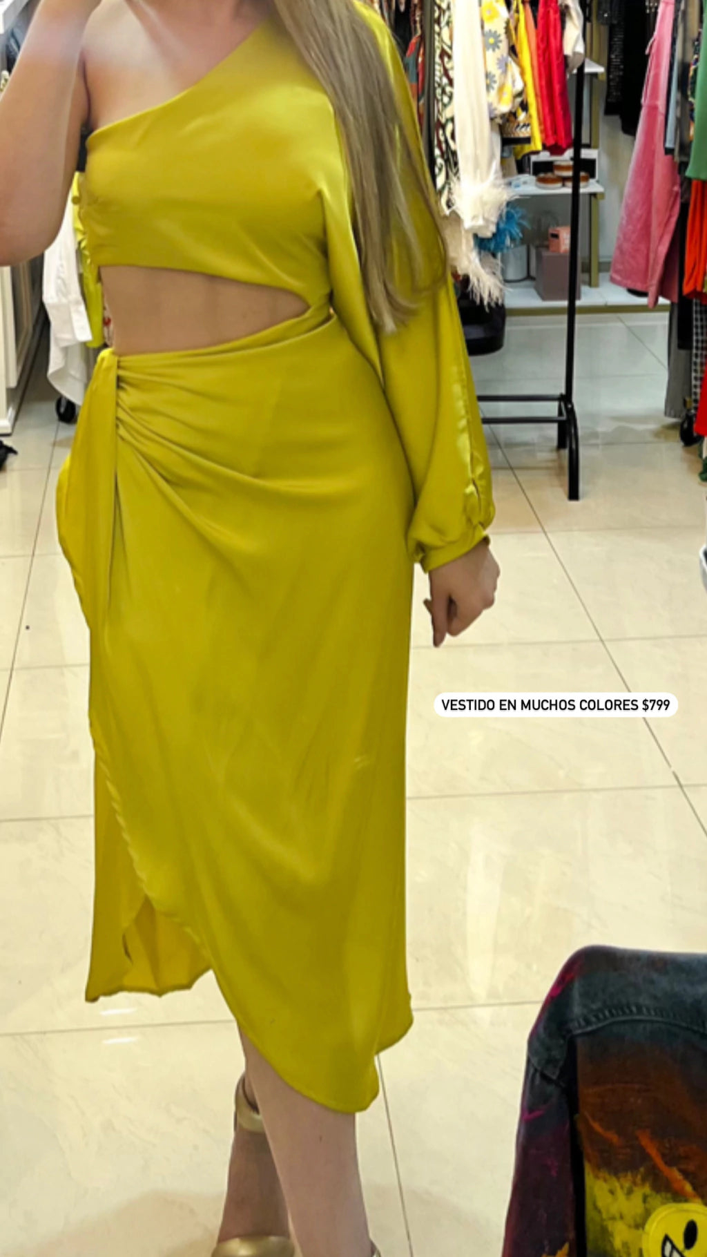 VESTIDO ASIMETRICO DE UNA MANGA CON CUTOUT CAMEL