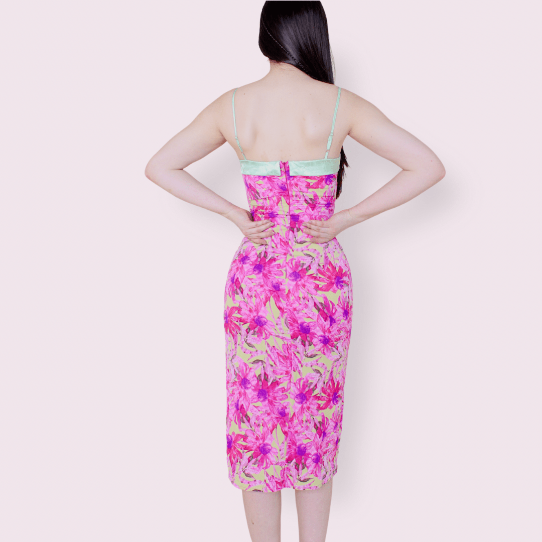 VESTIDO ROSA CON VERDE TIRANTE