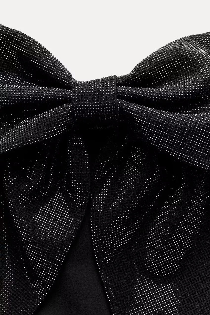 BLUSA NEGRA CON MOÑO BRILLOS