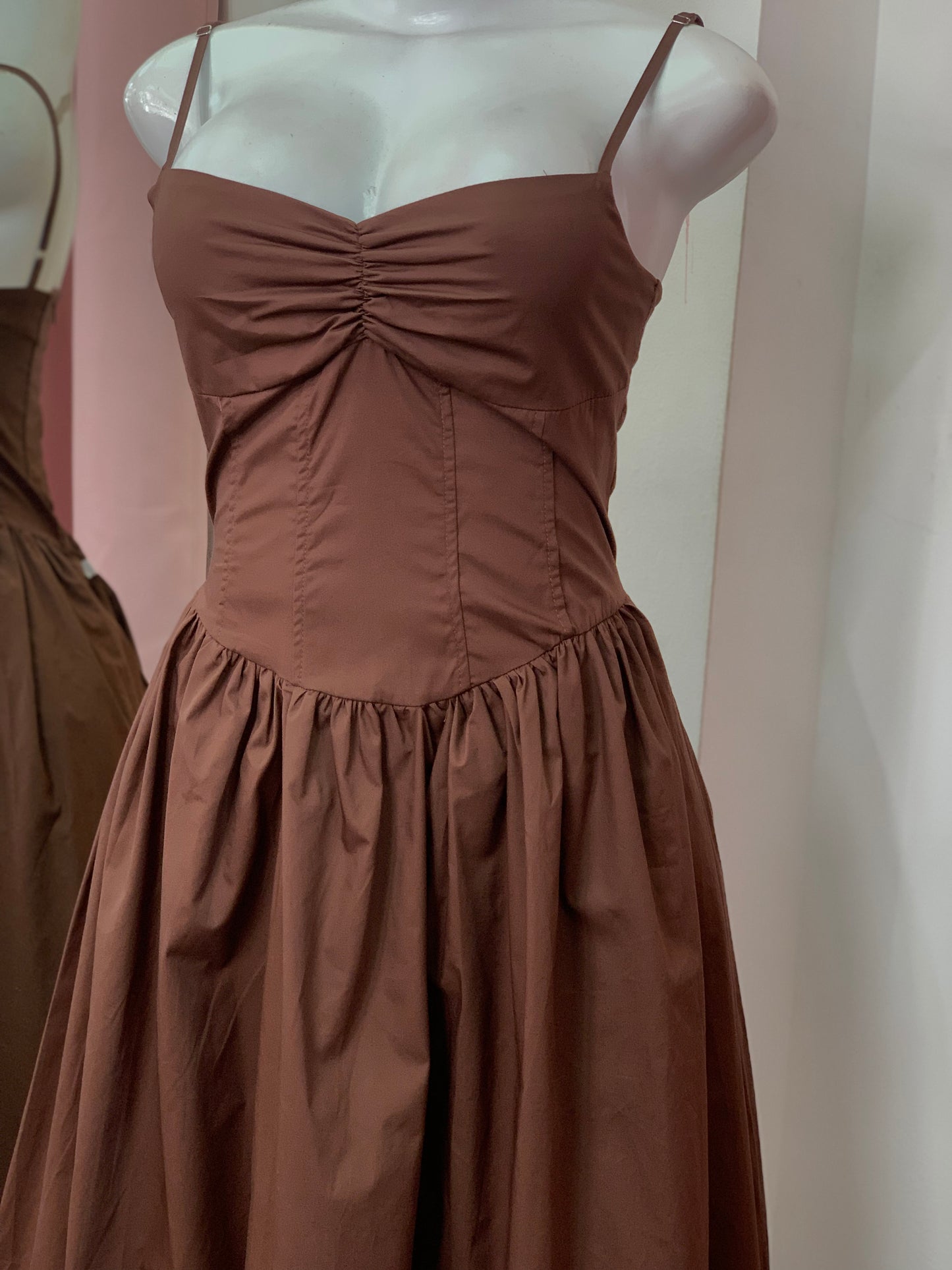 VESTIDO MIDI BEATRIZ CAFÉ
