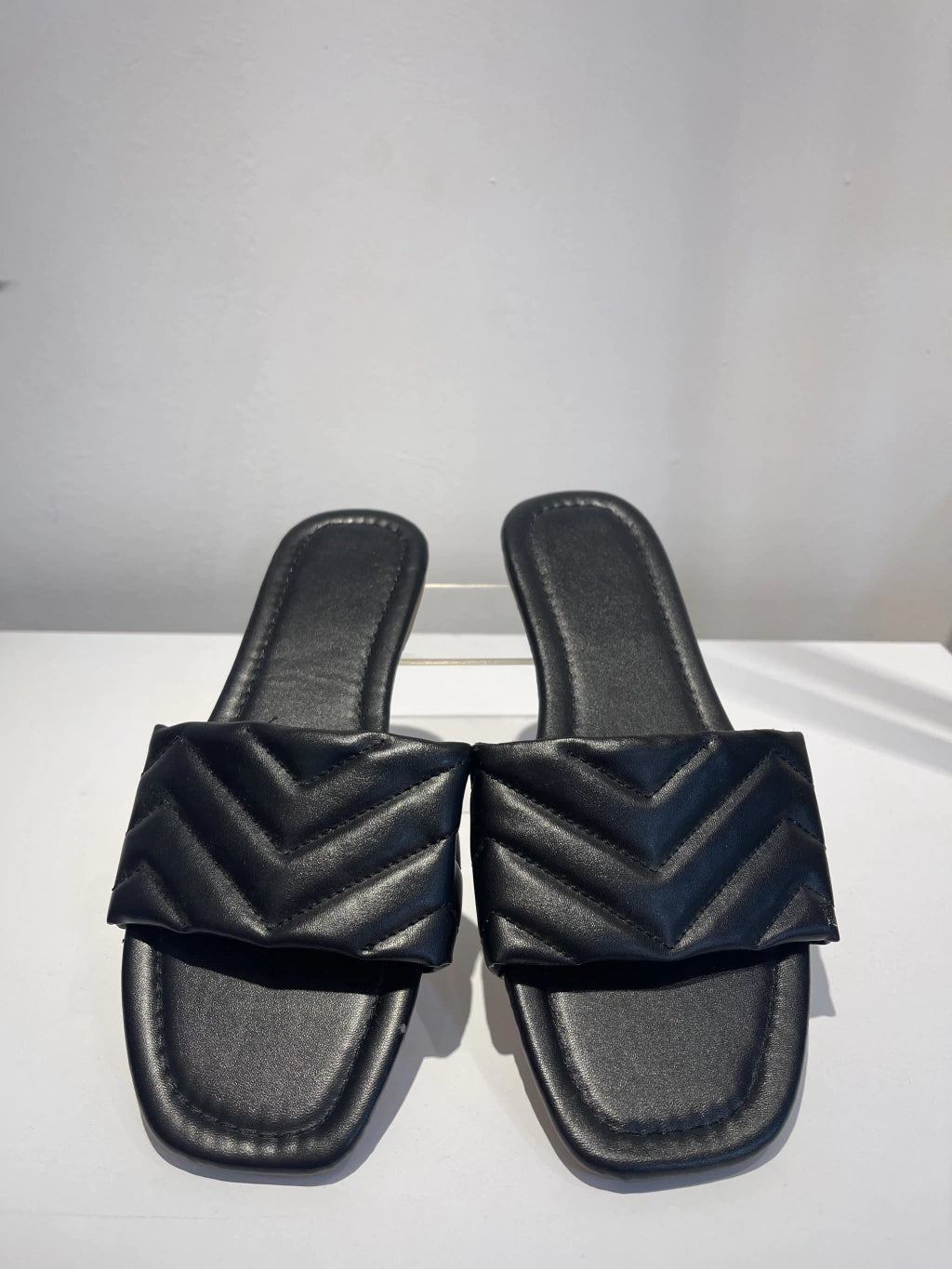 SANDALIA PIEL NEGRA