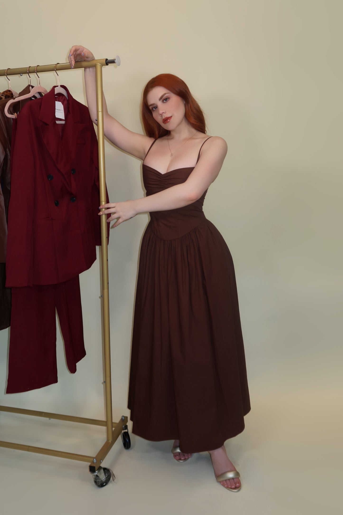 VESTIDO MIDI BEATRIZ CAFÉ