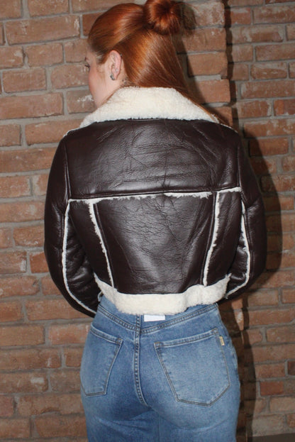 CHAMARRA CAFÉ TEJIDO INTERIOR CON BORREGUITO