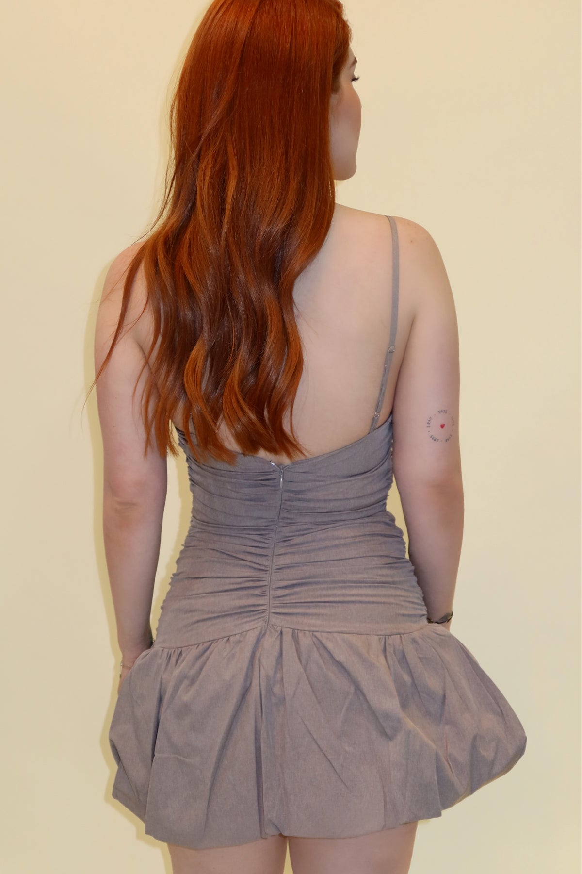 VESTIDO MINI GRIS GLOBO