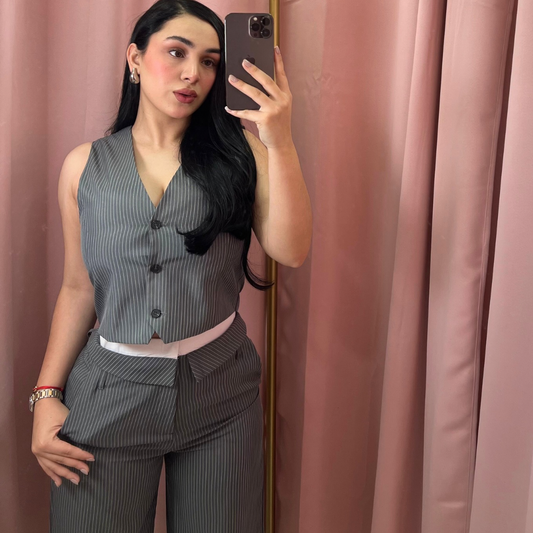 SET CHALECO + PANTALÓN GRIS DE RAYAS