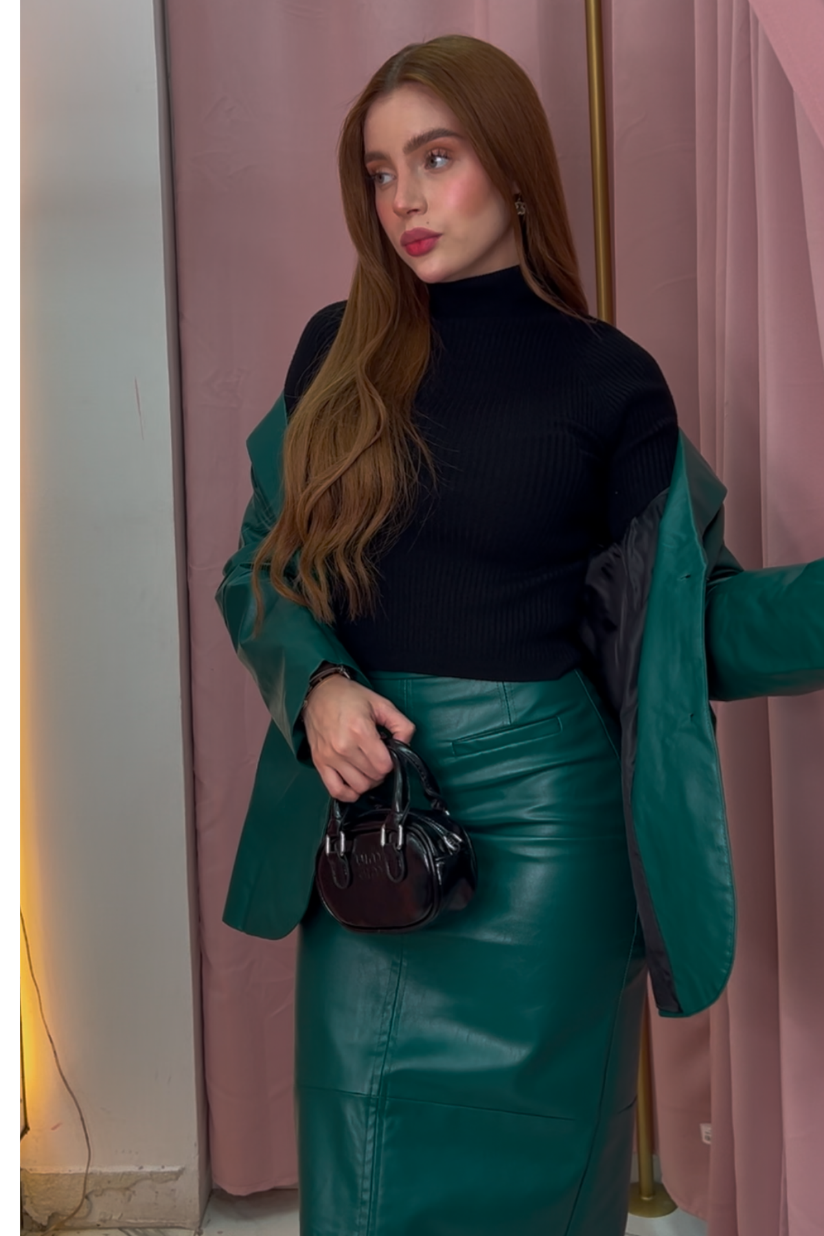 CONJUNTO VERDE EFECTO PIEL