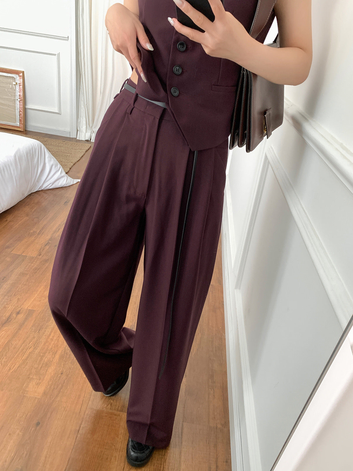PANTALÓN TINTO CON CINTO