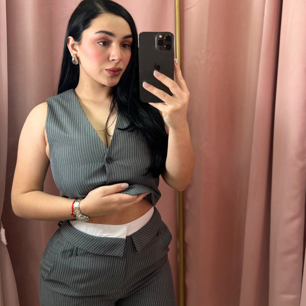 SET CHALECO + PANTALÓN GRIS DE RAYAS
