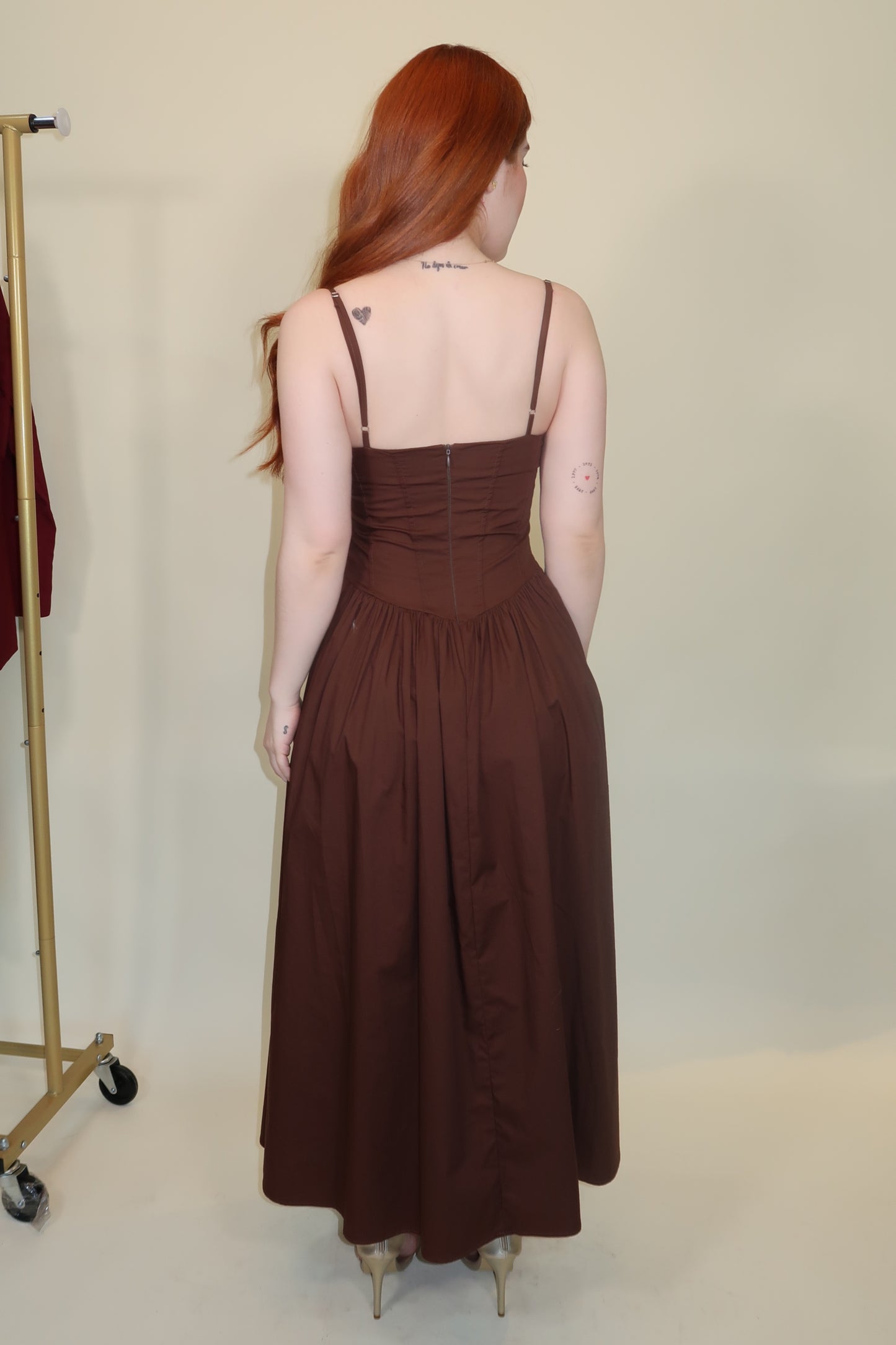 VESTIDO MIDI BEATRIZ CAFÉ