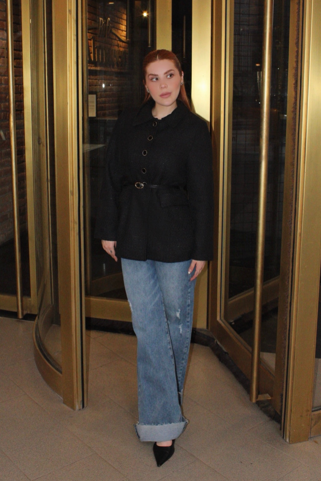 ABRIGO DE SOLAPA CON CINTURÓN NEGRO