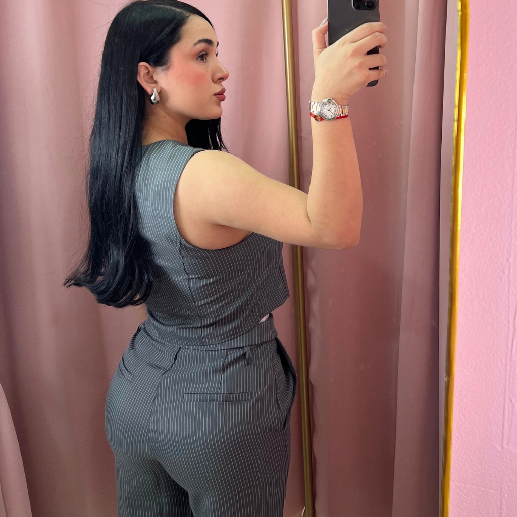 SET CHALECO + PANTALÓN GRIS DE RAYAS