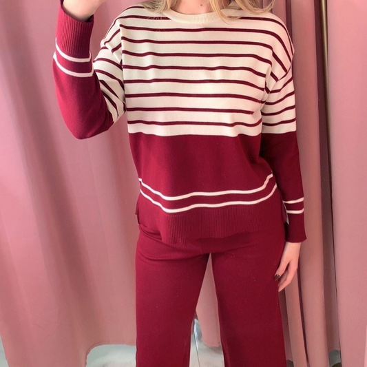 CONJUNTO CON LÍNEAS BLANCO Y GUINDA