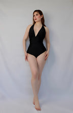 MONOKINI NEGRO CON ESCOTE ATRÁS Y NUDO