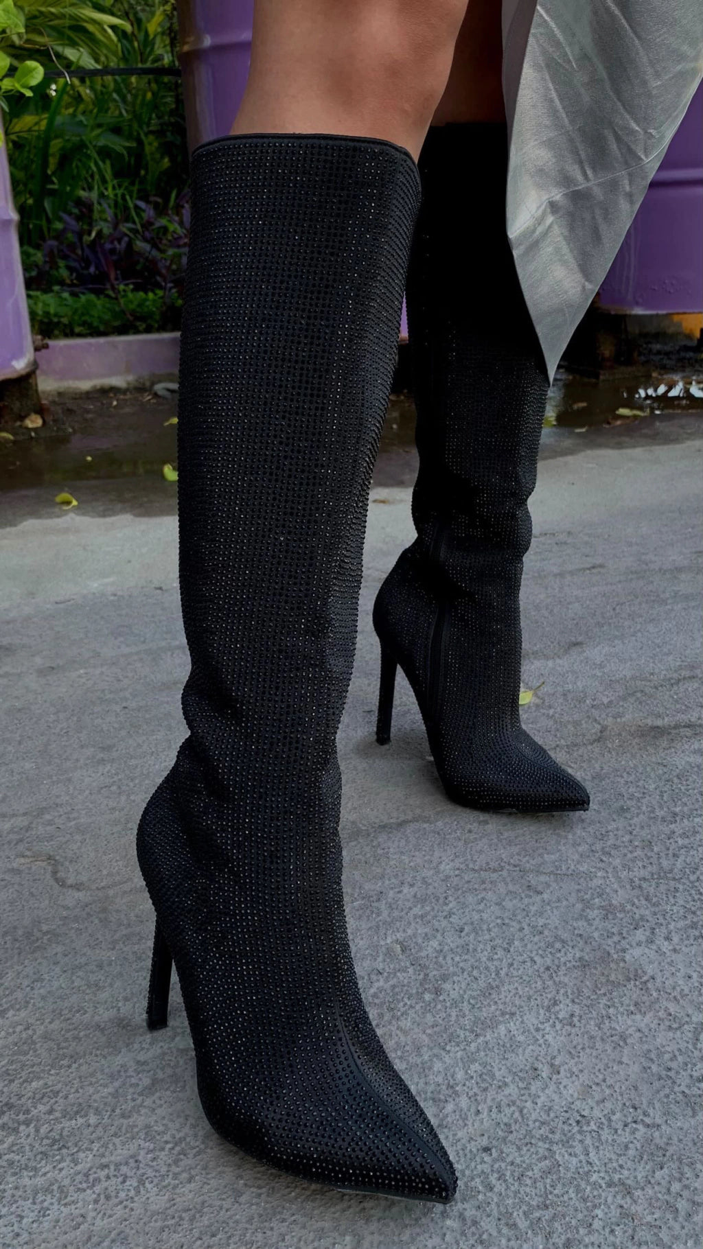 BOTA NEGRA PIEDRAS