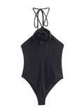 BODY CON FLOR EN CUELLO NEGRO